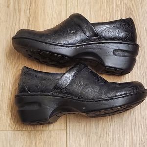 B.O.C peggy clogs in black